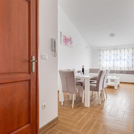Apartmani Pocrnic Pakostane Luaran gambar