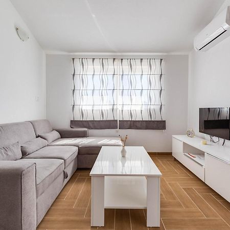 Apartmani Pocrnic Pakostane Luaran gambar