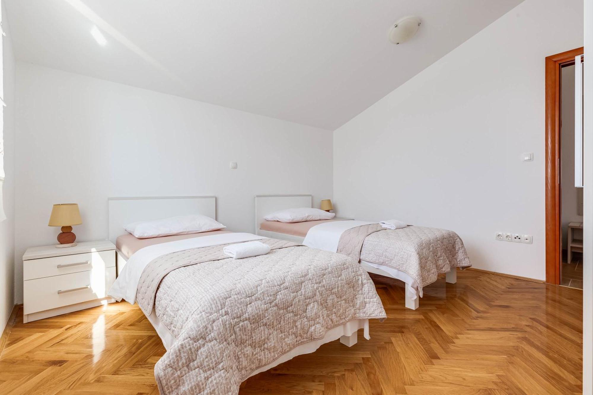 Apartmani Pocrnic Pakostane Luaran gambar