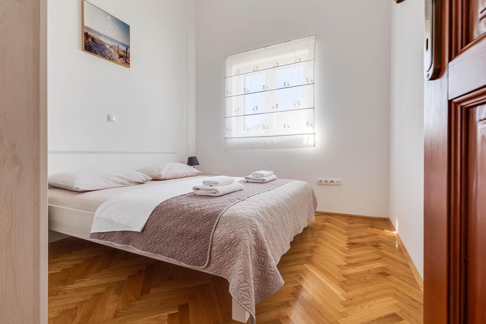 Apartmani Pocrnic Pakostane Luaran gambar